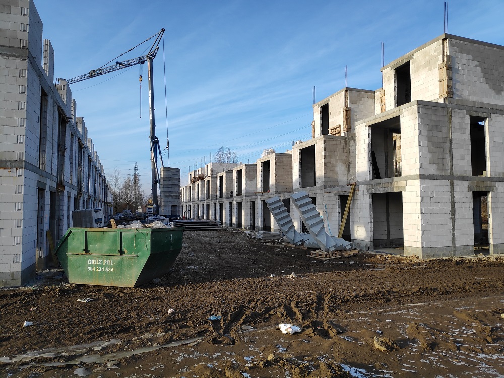 WIdok na teren budowy osiedla domów szeregowych